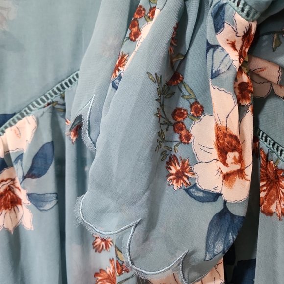 NWT BOHO Crescent Blue Floral Pullover Top Bell sleeves scalloped sheer med - Picture 2 of 11